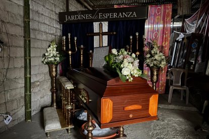 Los restos del joven de 28 son velados en la casa de sus familiares.