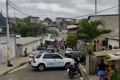 Dos personas fallecieron tras una fuerte balacera en Manta.