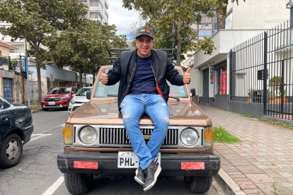 El Longazo tiene un vehículo 4x4 que también es protagonista en sus videos.