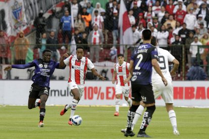 Daniel de la Cruz ha sorprendido con su velocidad y fuerte remate.