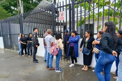En la morgue de Quevedo estuvieron parientes de la chica ahogada.