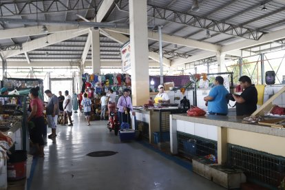 En marzo de este año delincuentes entraron a este mercado y amedrentaron a comerciantes.