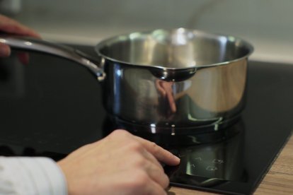 Se entregarán  80 mil cocinas de inducción, que fueron compradas durante el gobierno del expresidente Rafael Correa.