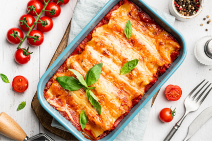 Se puede preparar canelones de pollo para una cena navideña barata.