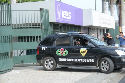 Unidades policiales especializadas acudieron a la casa de salud, pero luego se retiraron, descartando la alerta.