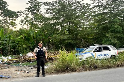 El cadáver de la mujer fue abandonado en la vía Pajonal, alejado de la ciudad de Machala.
