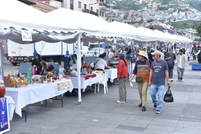 La feria se realizará hasta la tarde del 24 de diciembre. 250 comerciantes se convocaron.