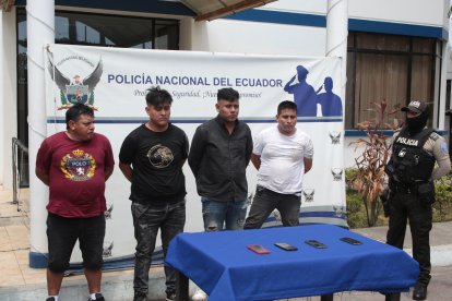 Ninguno de los cuatro implicados tiene antecedentes penales, según informó el jefe policial. Estaban en poder de cuatro celulares.