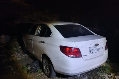 En este vehículo presuntamente se movilizaban los sospechosos.