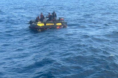 La Armada busca en aguas de Manabí a los pescadores desaparecidos.