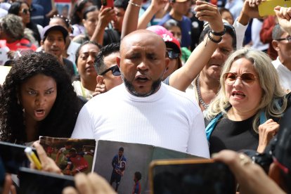 Este 23 de diciembre se desarrolló un plantón en los exteriores de la Fiscalía del Guayas.