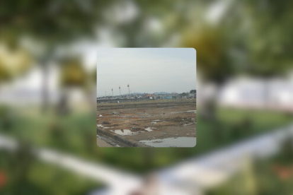 El predio donde se plantea el proyecto arquitectónico hoy está abandonado, se evidencia basura y charcos producto de las lluvias registradas en la ciudad en los últimos días.