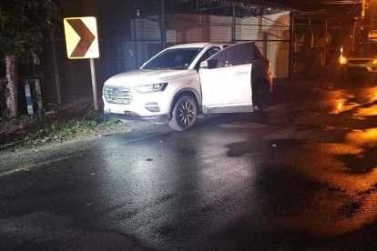 Los cuerpos tenían heridas de bala. Iban en este auto.