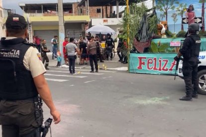 Al costado de una tarima de años viejos fue asesinado alias 'Cumbia'.