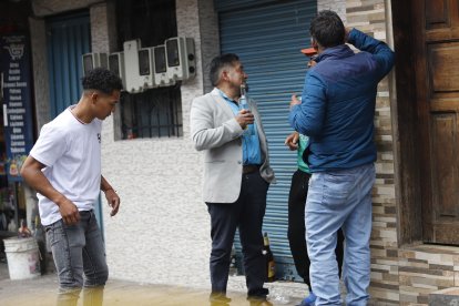 Algunos quiteños se tambaleaban de tanto beber trago, pero aún así, querían festejar la llegada del 2025.