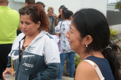 La cónyuge y 

la hermana de Jonathan Chancay Paredes acudieron al Laboratorio de Criminalística para retirar su cadáver.