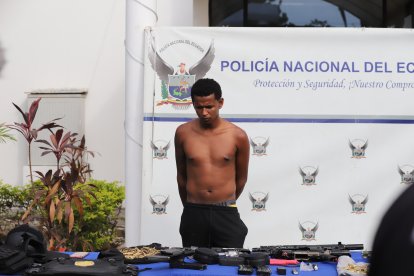 El sujeto detenido tiene antecedentes por tenencia de armas.