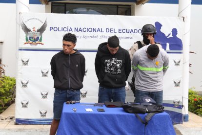 Los ciudadanos intentaron escapar, al ser vistos por agentes policiales.