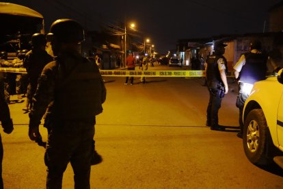 Los militares y policías arribaron al lugar una vez consumado el crimen.