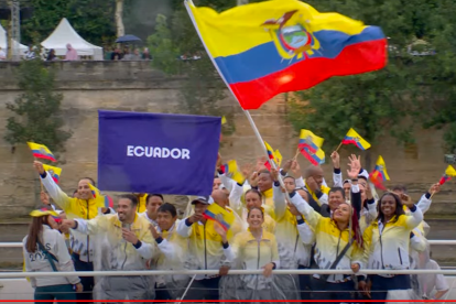 La delegación ecuatoriana en el desfile de inauguración en París 2024