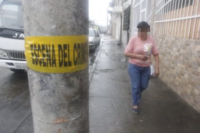 El crimen se produjo en la 18 y Capitán Nájera. La víctima quedó tendida en la acera.