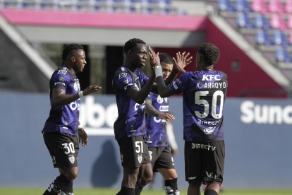 PARTIDO DE FUTBOL ENTRE INDEPENDIENTE DEL VALLE VS MACARA ESTADIO BANCO DE GUAYAQUIL FOTOGRAFA Karina Defas PERIODISTA ROBERTO VILLAVICENCIO 25-11-2024 AG - PERIODISTA AG- GRANASA AG- GRANASA QUITO
