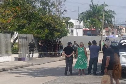 La gente quedó aterrada por el asesinato de un hombre fuera del Registro Civil.