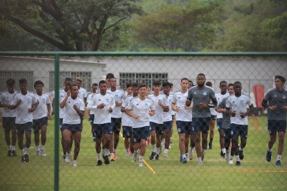 Emelec realiza su pretemporada en el Polideportivo de Los Samanes