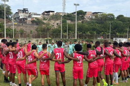 Un entrenamiento del Manta FC.