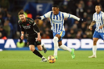 Pervis Estupiñán fue titular en la goleada de Brighton.