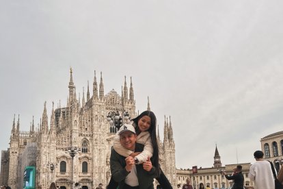 Rony Torres junto a su esposa Anggie Cisneros, en una de las giras por Italia.