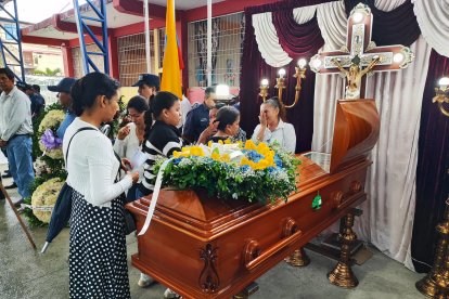 Los restos fueron velados en la escuela en donde la autoridad cursó sus primeros años de estudios.