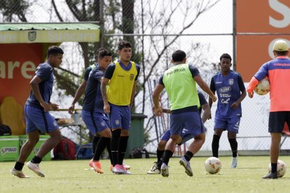 El combinado sub-20 entrena con intensidad en la Casa de la Selección.