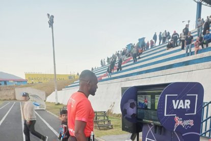 El fútbol barrial estrena el 'VAR criollo'