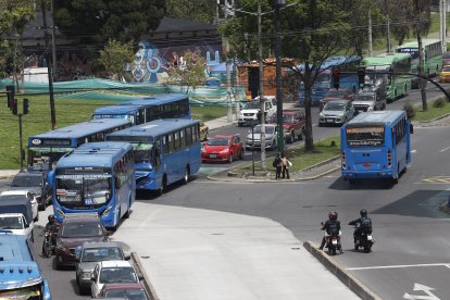 La tercera placa se pondrá en el parabrisas de los carros que se matriculen en Quito.