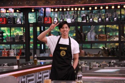 El participante aprendió a preparar comida ecuatoriana.