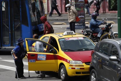 Concejo Metropolitano aprobó una ordenanza para que no haya distinciones por colores en los taxis.