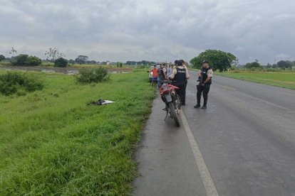 El cadáver encontrado cerca a una carretera de Santa Lucía estaba golpeado y presentaba una herida de balazo.