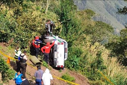 Dentro de la camioneta fue localizado el cuerpo de su conductor un joven de 29 años oriundo de Cevallos.