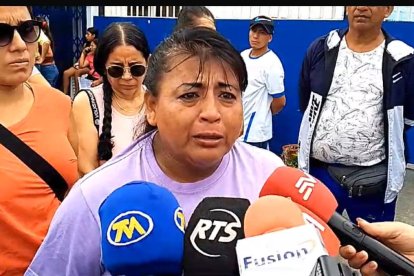 Siguen esperando noticias de los 21 pescadores desaparecidos en Manta.