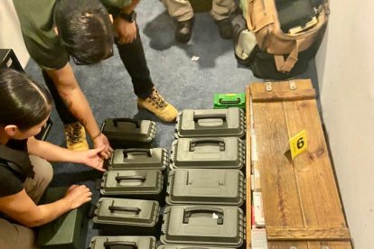 Estas son las cajas con las municiones halladas en la casa del abogado Oswaldo Trujillo.