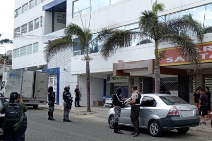 Los atacantes, luego de lo sucedido, fugaron en 5 vehículos en Manta.