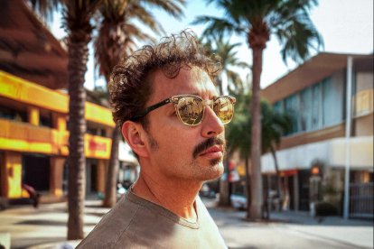 Douglas Bastidas es un cantante ecuatoriano conocido por ser parte de Tranzas