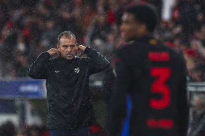 Lisbon (Portugal), 21/01/2025.- Barcelona's head coach Hansi Flick during their UEFA Champions League soccer match against Benfica held at Luz Stadium in Lisbon, Portugal, 21 January 2025. (Liga de Campeones, Lisboa) EFE/EPA/TIAGO PETINGA