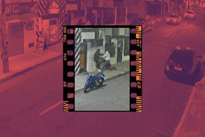 El hecho quedó grabado por una cámara de seguridad.