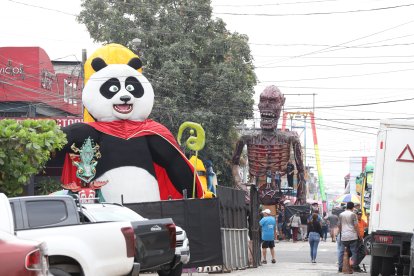 Estos fueron algunos de los monigotes expuestos en el suroeste de Guayaquil.