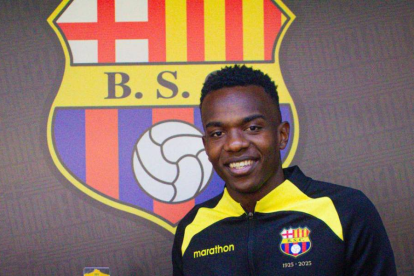 El volante Jhonny Quiñónez refuerza a Barcelona para la campaña 2025cortesía