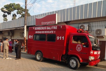 La herida fue llevada al hospital de Salitre. Las autoridades realizaban varias pericias.