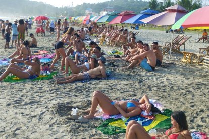 La época de playa va acompañada de largas jornadas de exposición al sol.