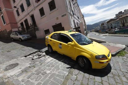 Los conductores deben frenar para hacer maniobras y no caer en el hueco. Allí son interceptados por los ‘choros’.